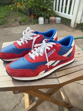 Reebok Vintage Style Runner in Red, Blue & White
